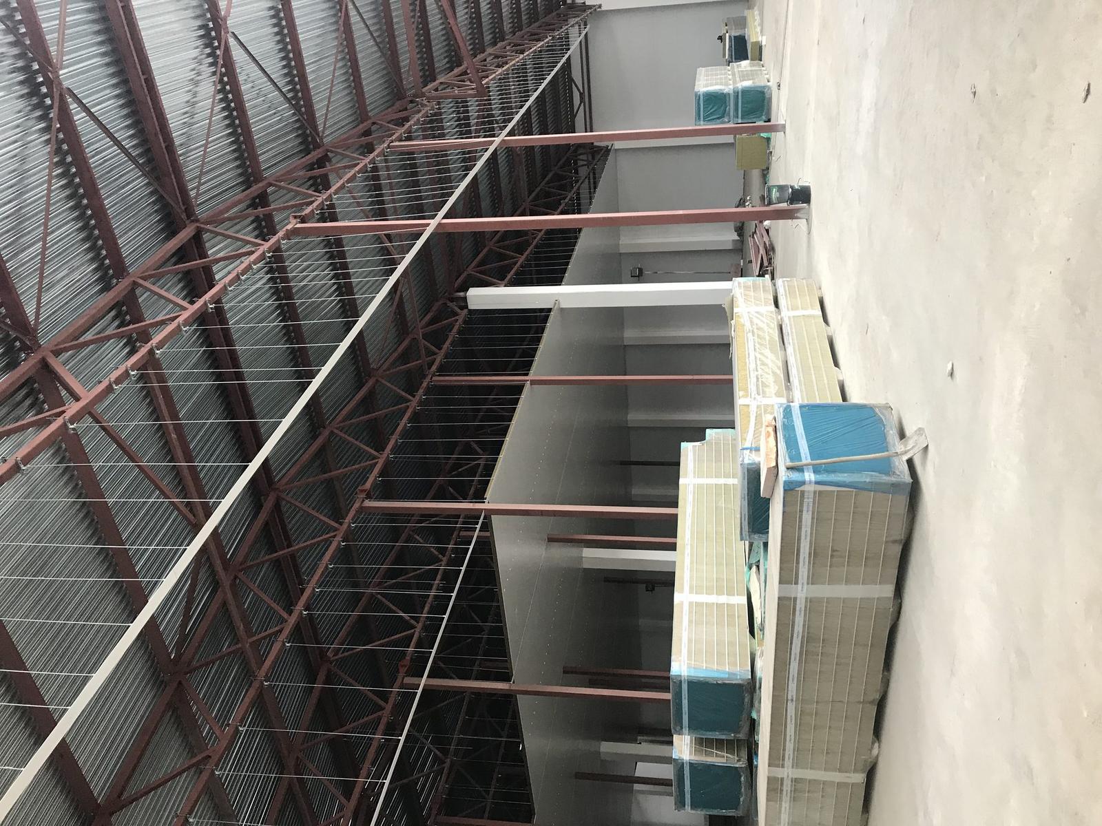 吊顶夹芯板安装 — 多温区仓储综合体（莫斯科）